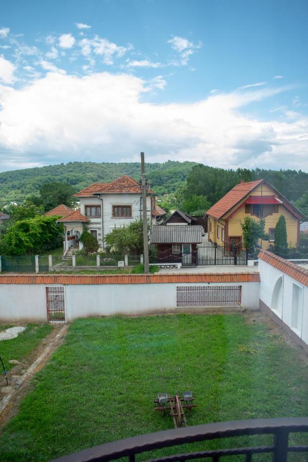 Casa Nevada Hotell Curtea de Argeş Eksteriør bilde